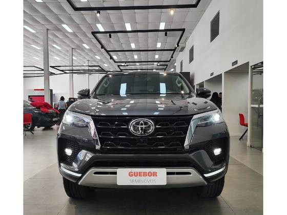 TOYOTA HILUX SW4 2.8 D-4D TURBO DIESEL SRX 4X4 AUTOMÁTICO